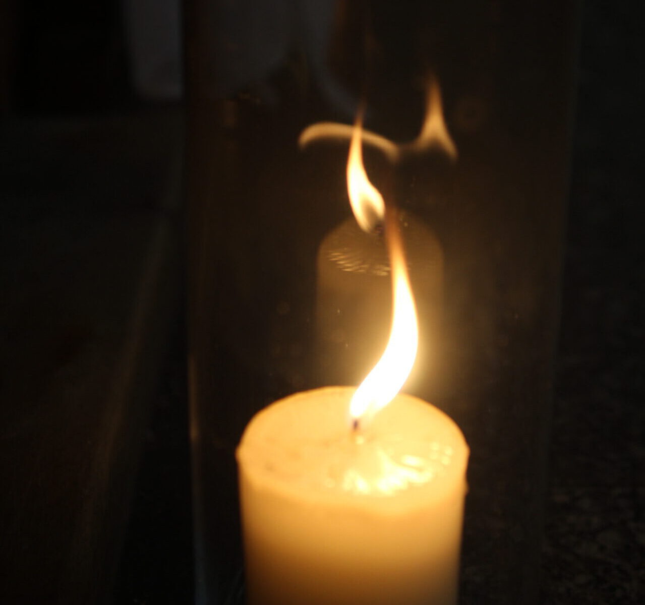 Kerze -- zu Rom 16,16, 'heiliger Kuß'