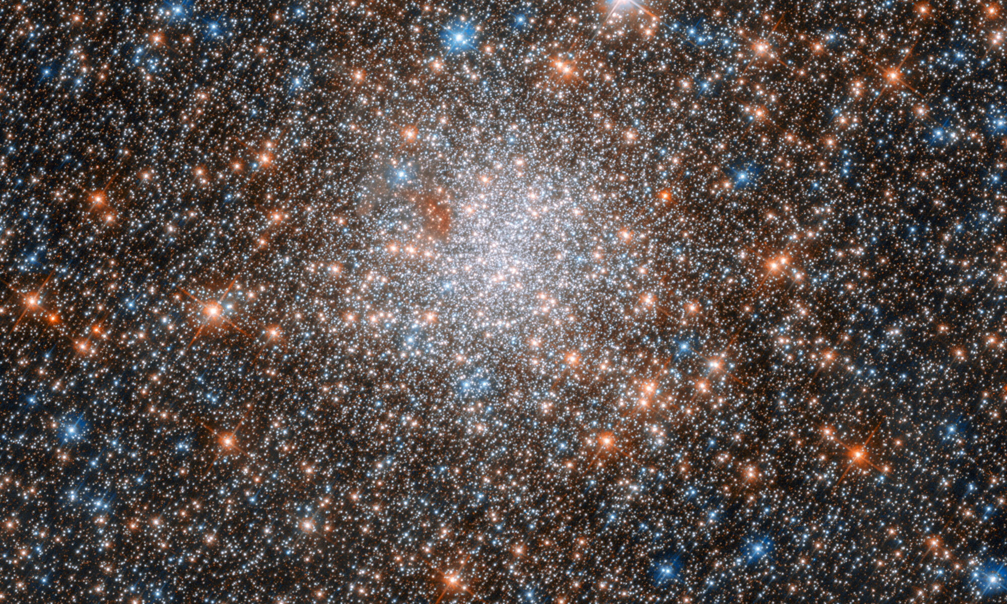 Blick in einen Kugelsternhaufen, wie in ein Feuerwerk